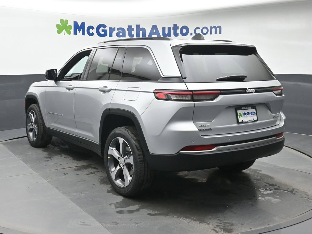 New 2026 Silver Zynith Exterior Paint Jeep Limited image 24