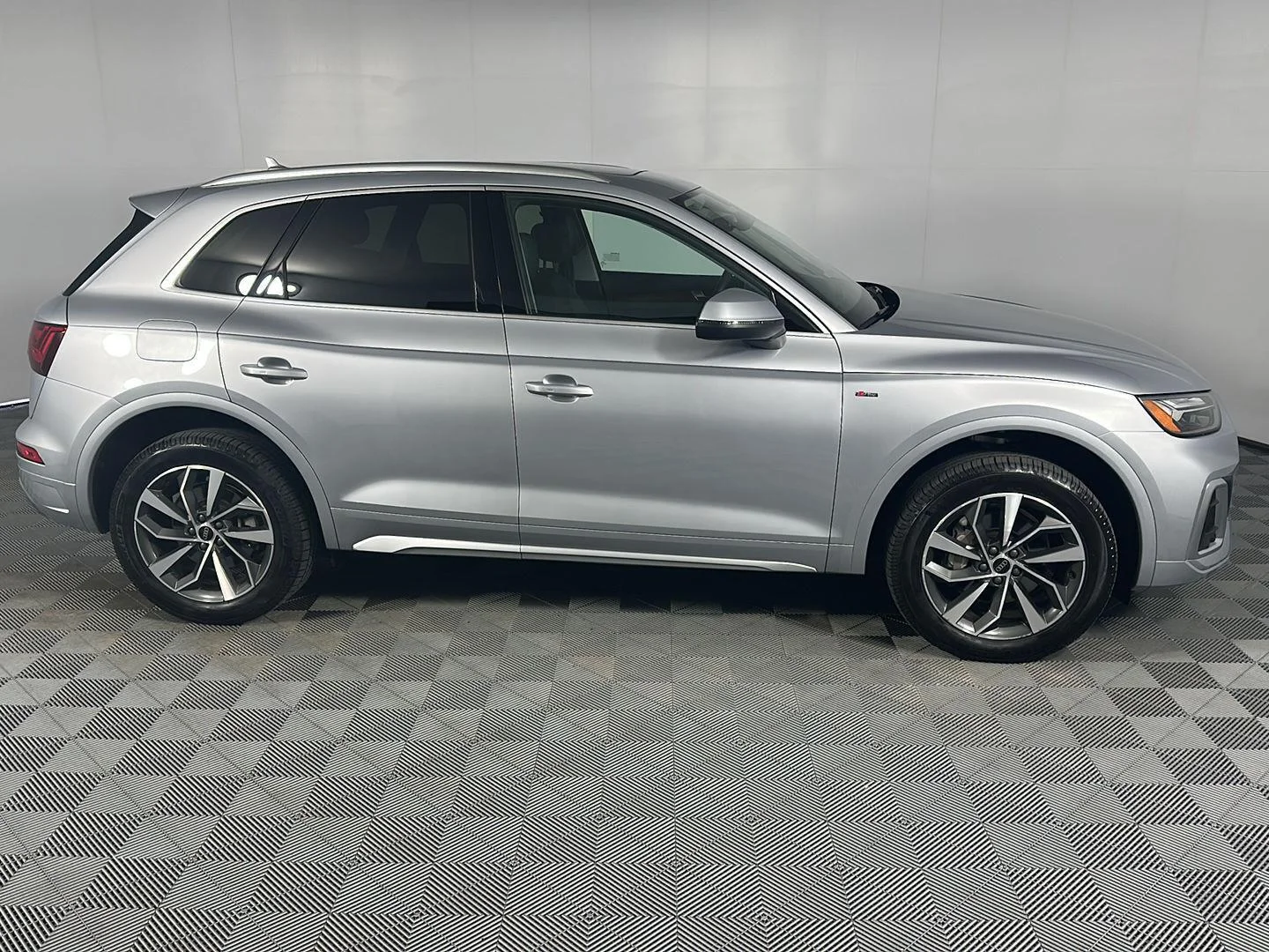 Used 2023 Florett Silver Metallic Audi S line Premium Plus image 6