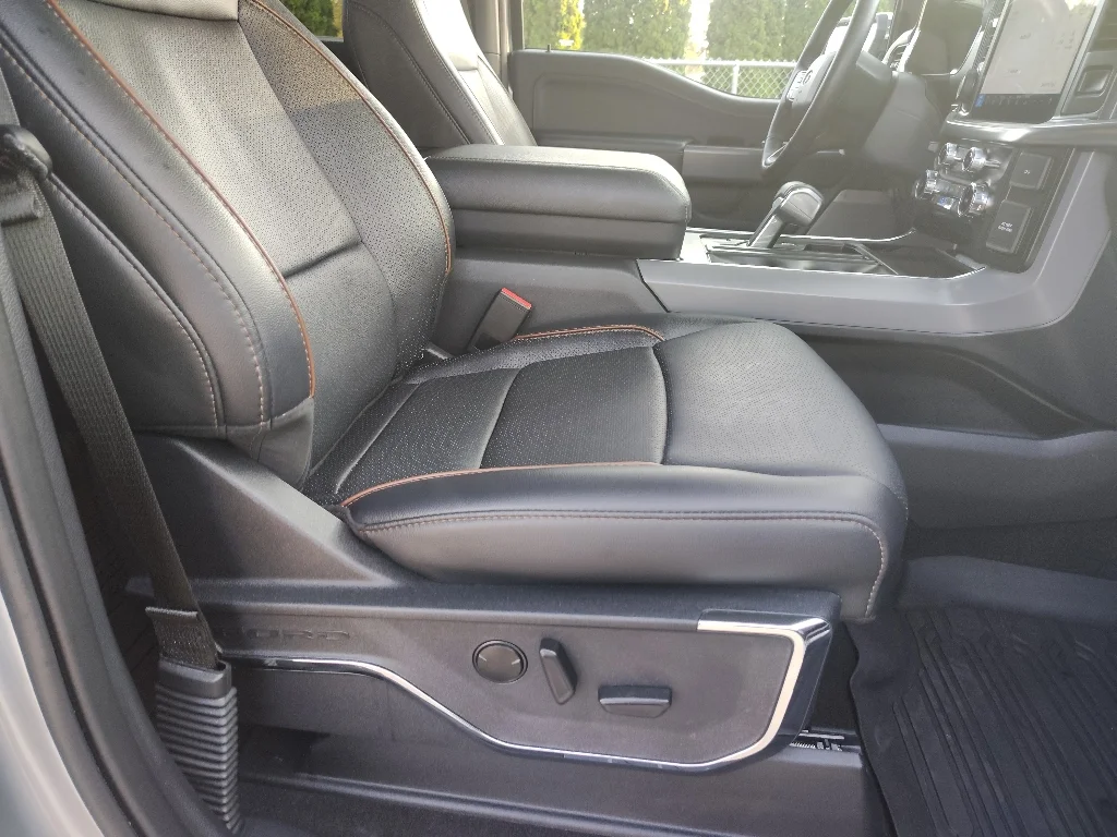 Used 2024 Iconic Silver Metallic Ford LARIAT image 15