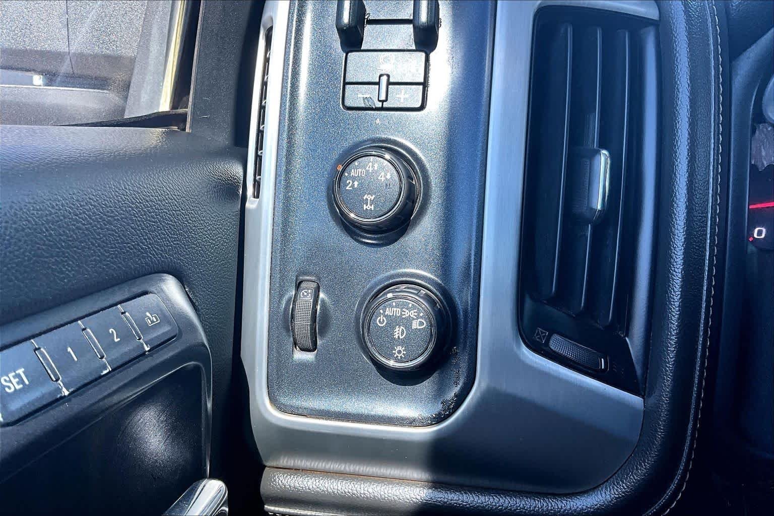 Used 2016 Onyx Black GMC SLT image 29