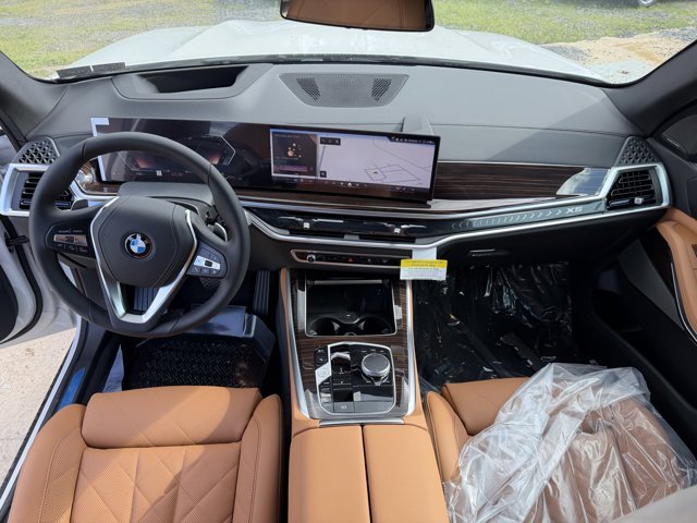 New 2026 Mineral White Metallic BMW xDrive40i image 17