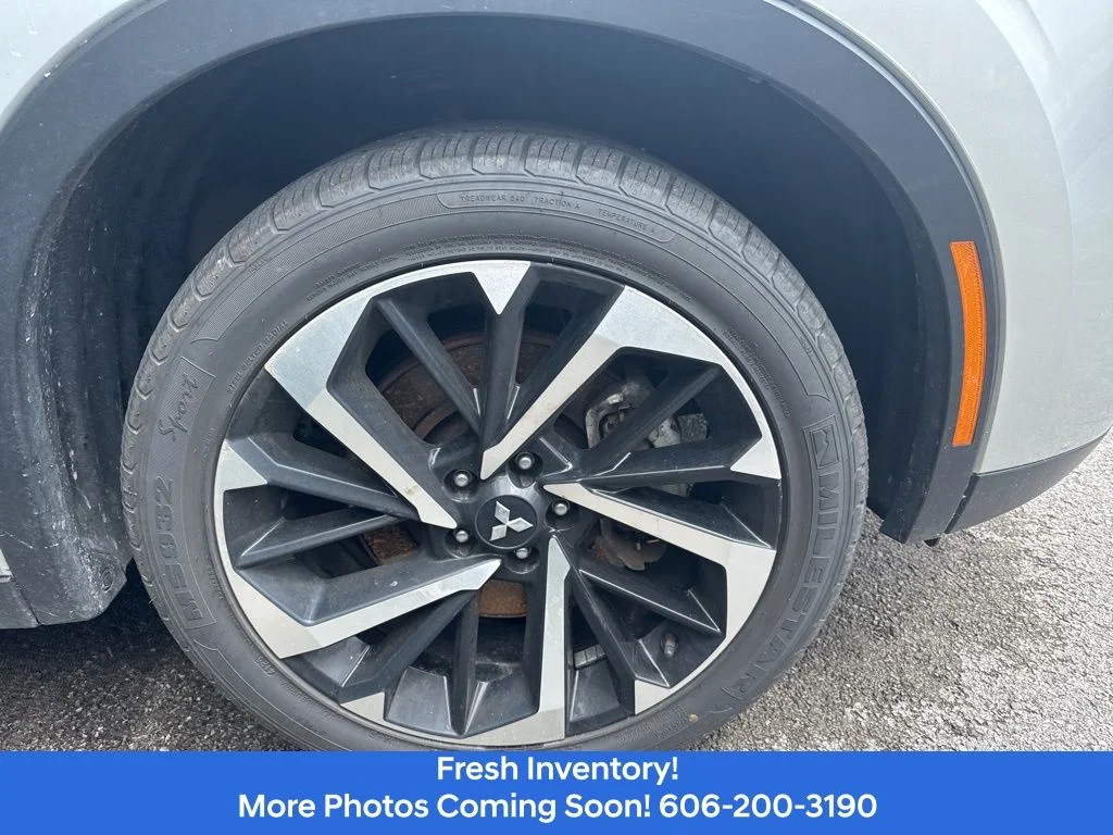 Used 2024  Mitsubishi SE image 4