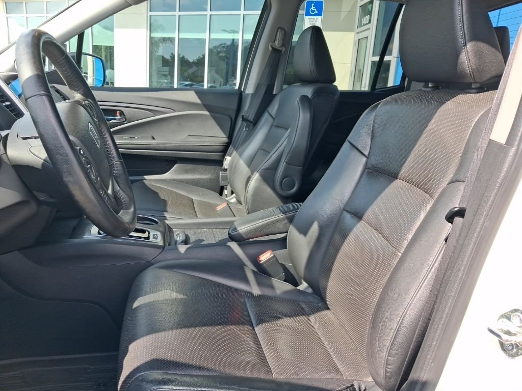 Used 2017 White Honda RTL-T image 18