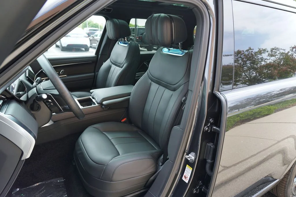 New 2026 Carpathian Grey Land Rover SE image 14