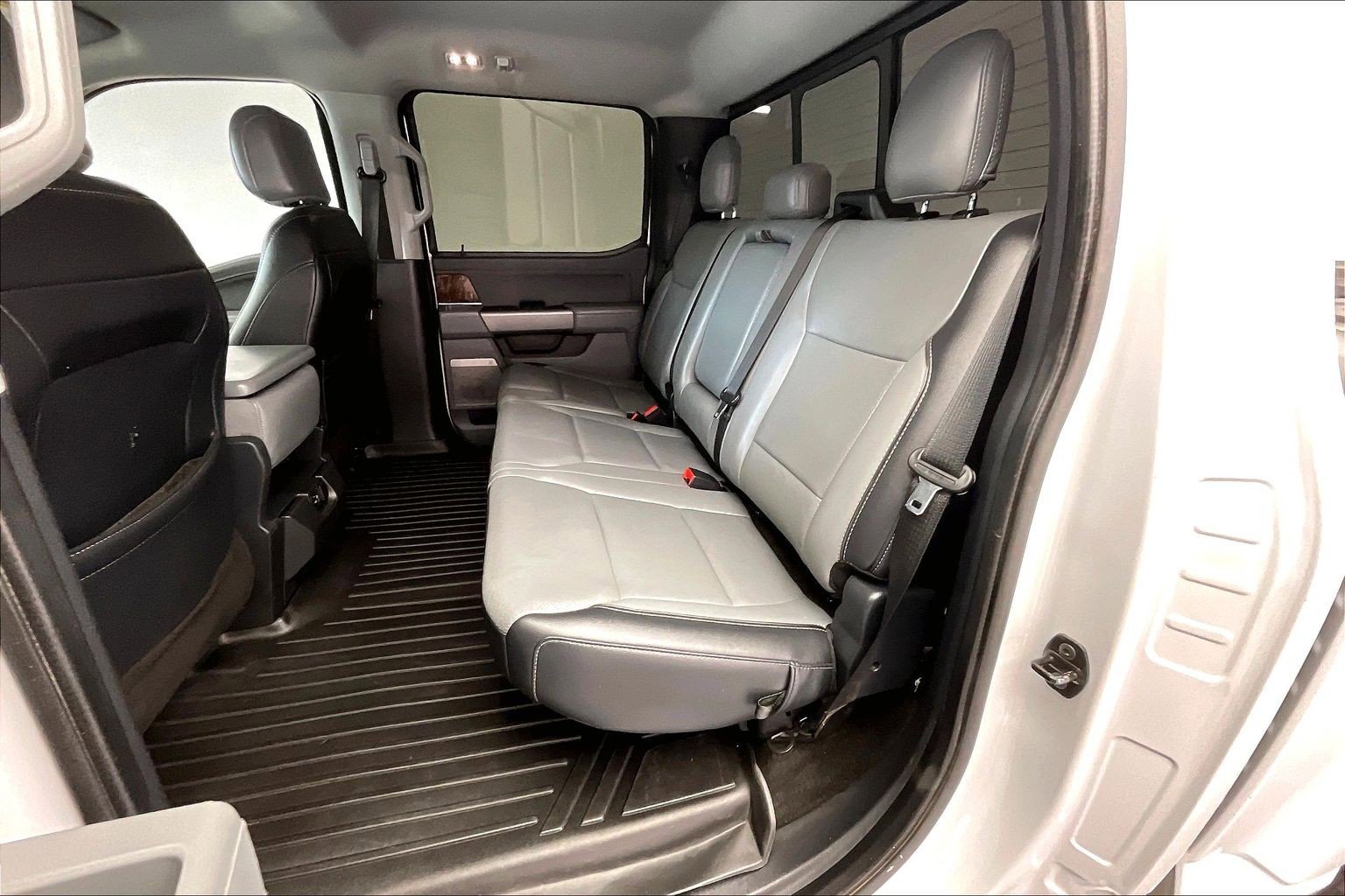 Used 2021 Oxford White Ford Lariat image 19