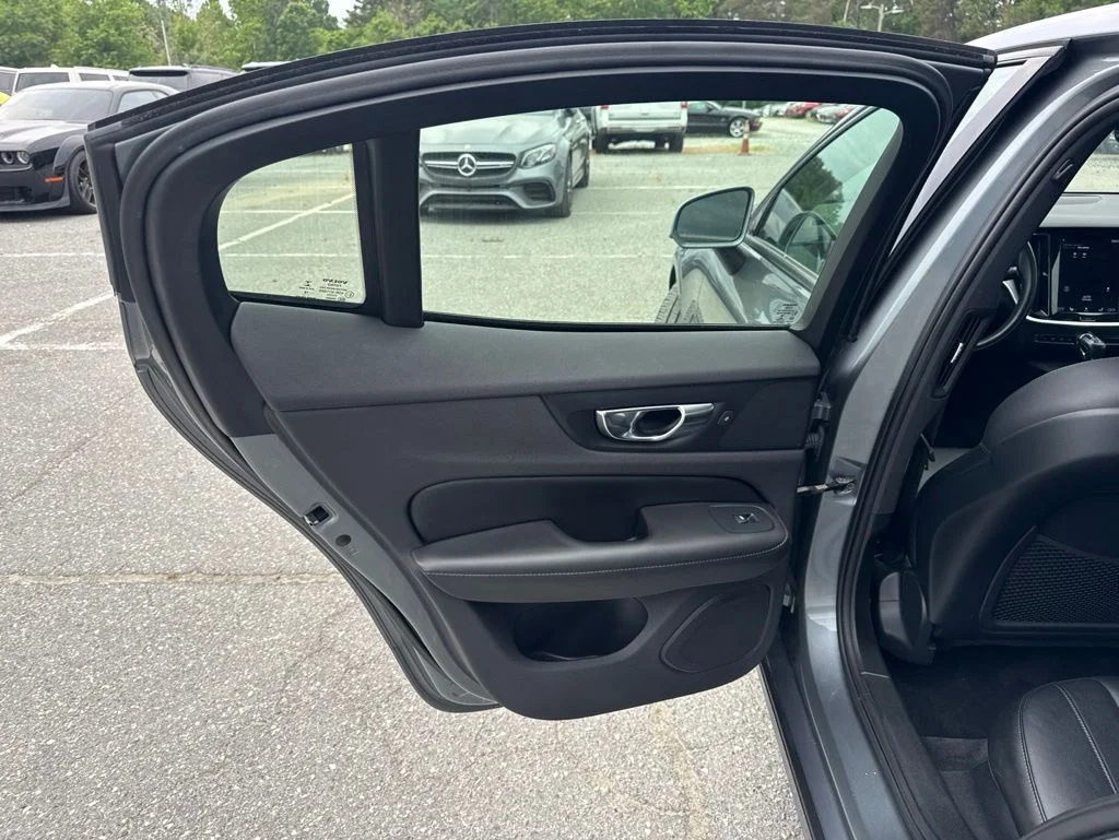 Used 2020 Gray Volvo T5 Momentum image 27