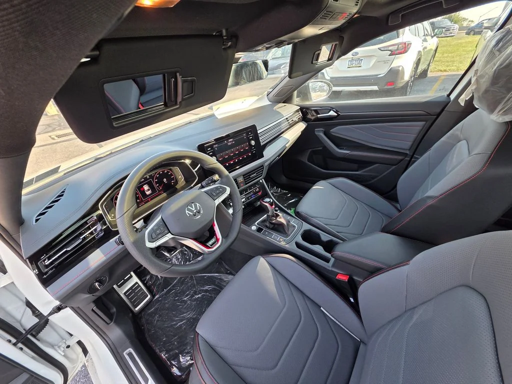 New 2026 Pure White w/Deep Black Roof Volkswagen 2.0T Autobahn image 17