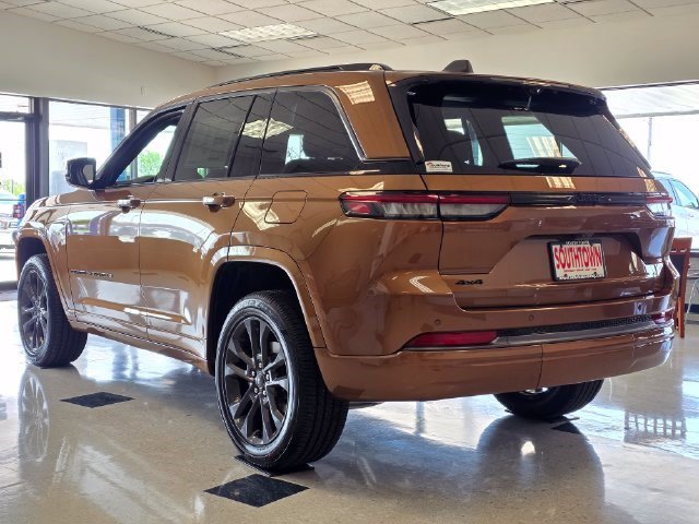 New 2026 Copper Shino Metallic Clear-Coat Exterior Paint Jeep Limited Reserve image 5