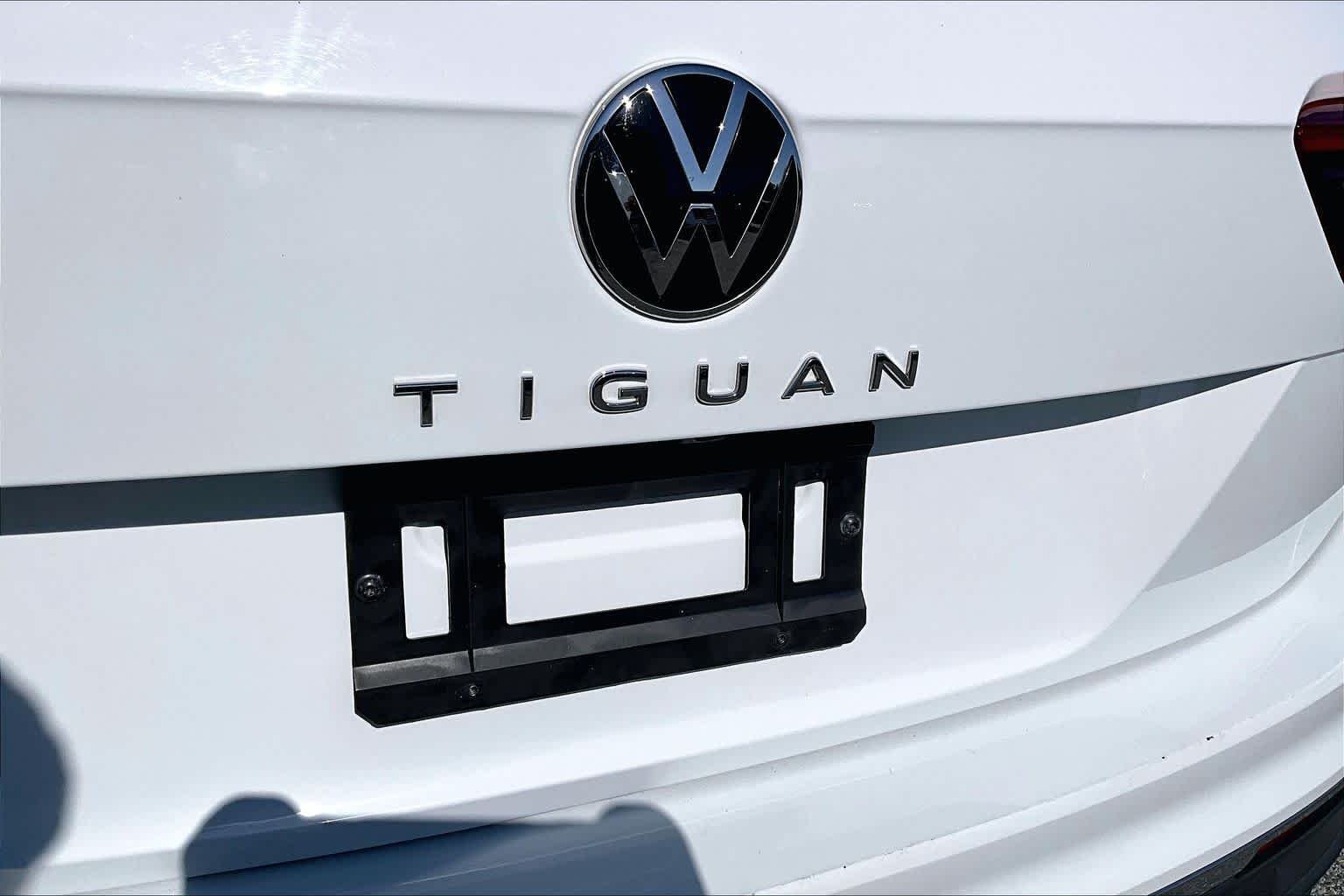 Used 2022 Pure White Volkswagen SE image 31