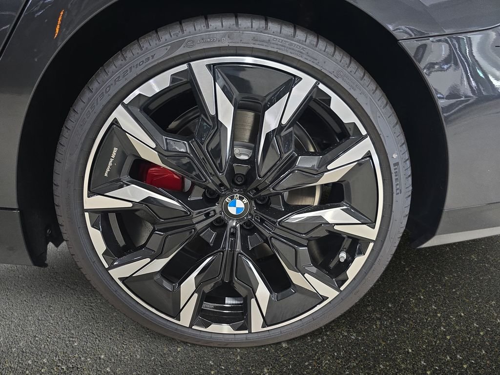 New 2027 Dark Graphite Metallic BMW 550e xDrive image 21