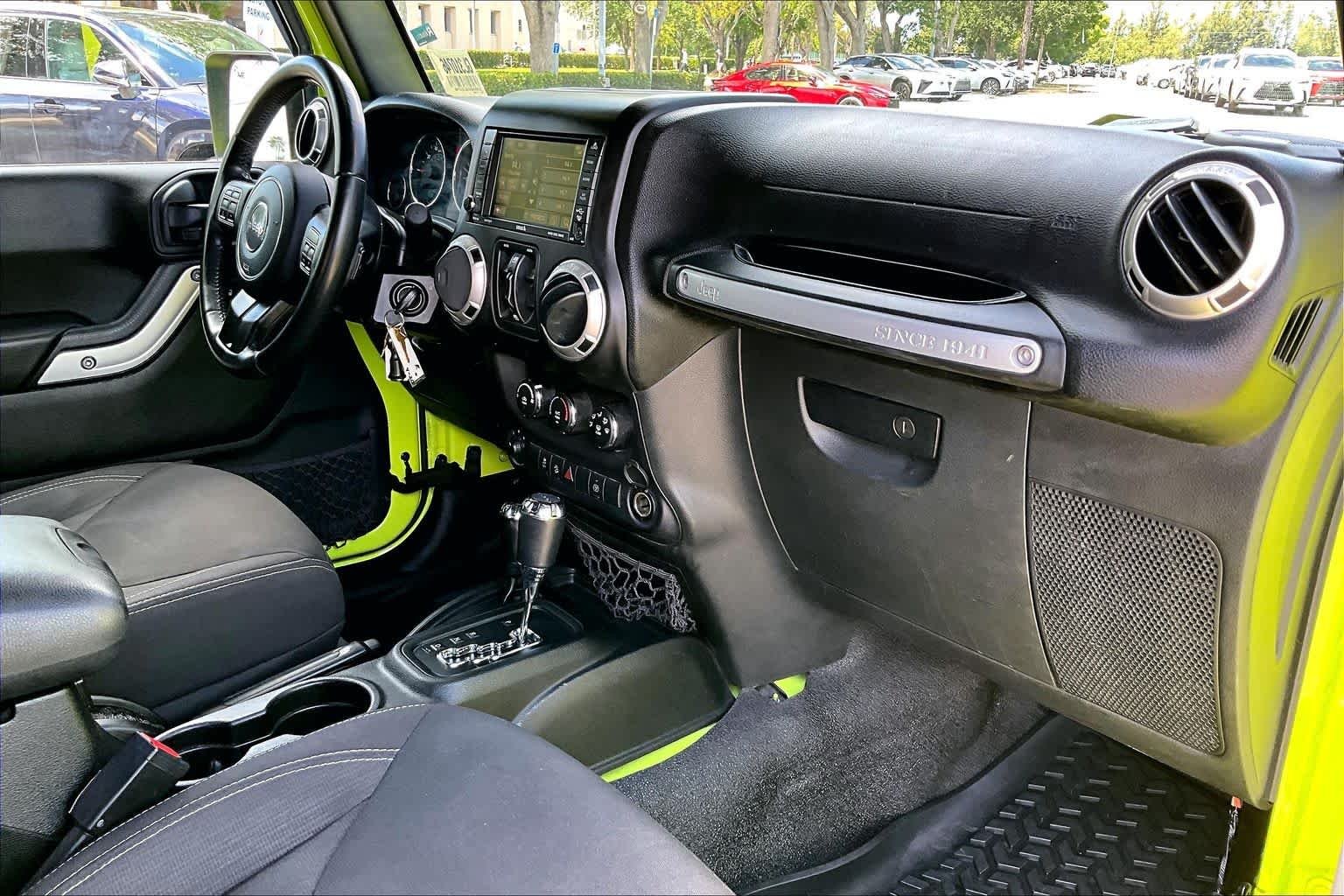 Used 2016 Hypergreen Clearcoat Jeep Sahara image 18