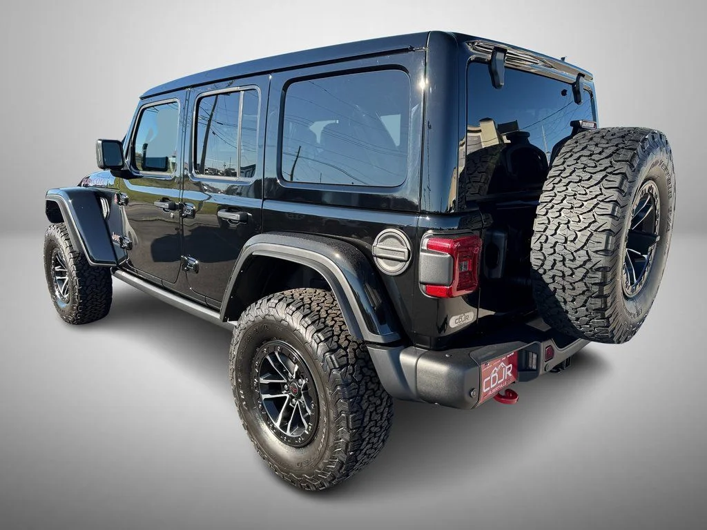 New 2026 Black Clear-Coat Exterior Paint Jeep Rubicon X image 4