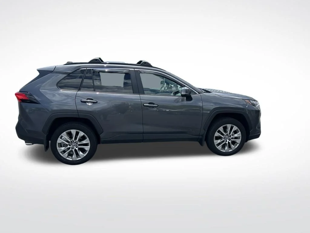 Used 2025 Gray Toyota XLE Premium image 5