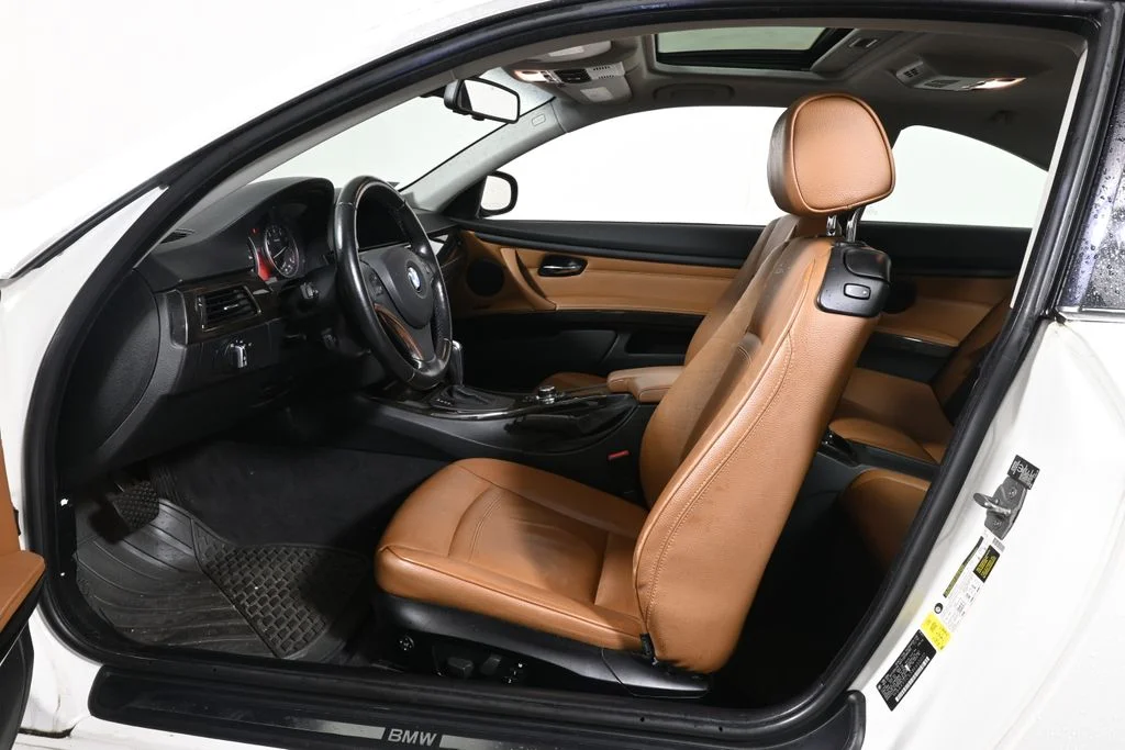Used 2011 White BMW 328i xDrive image 3