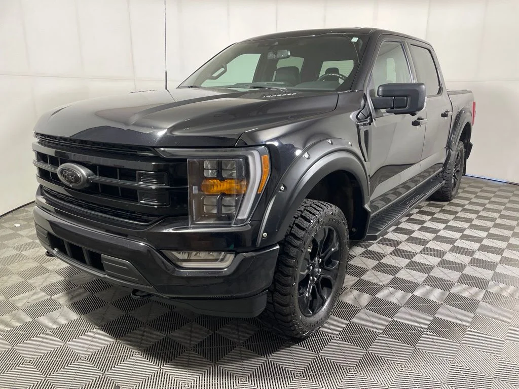 Used 2023 Agate Black Metallic Ford XLT image 4