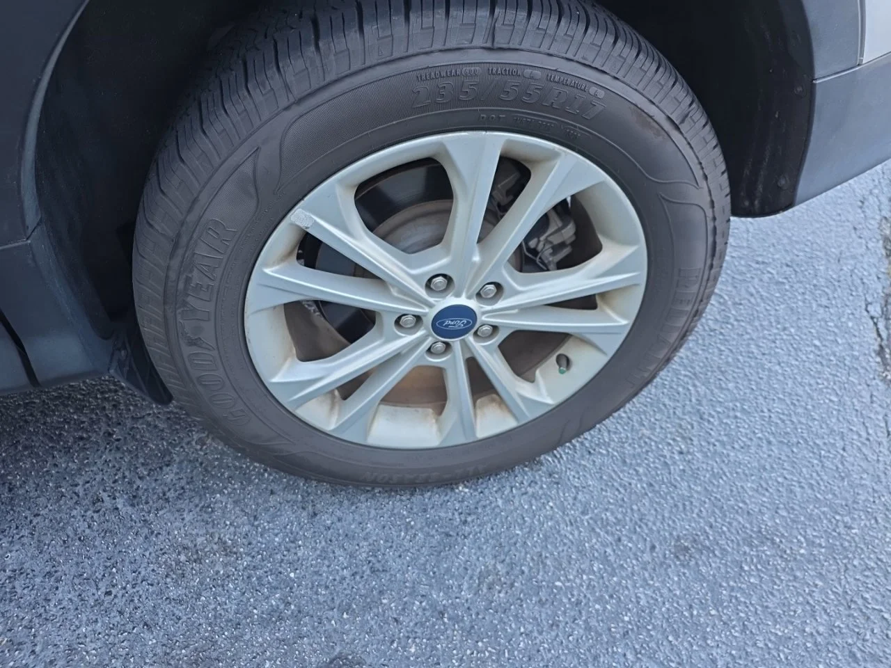 Used 2018 Ingot Silver Ford SE image 11