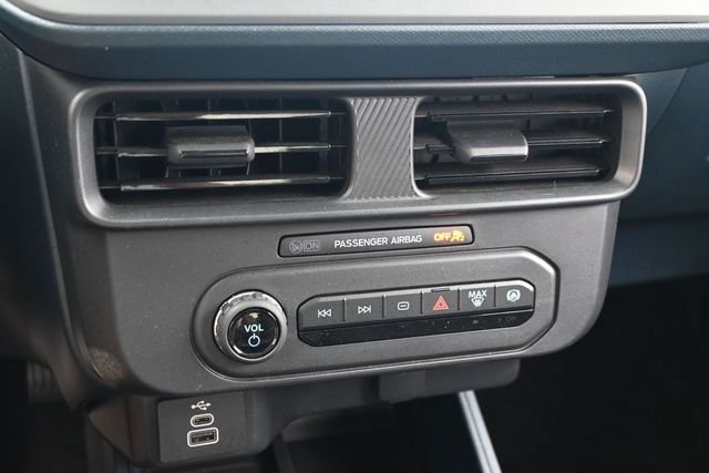 Used 2025 White Ford XL image 24