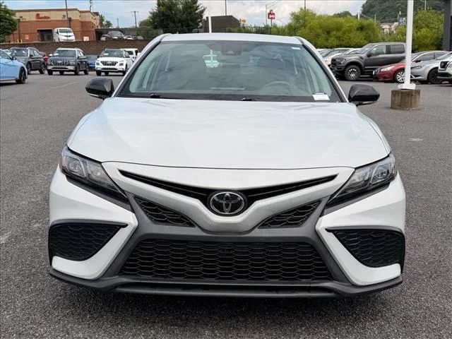 Used 2023 White Toyota SE image 17