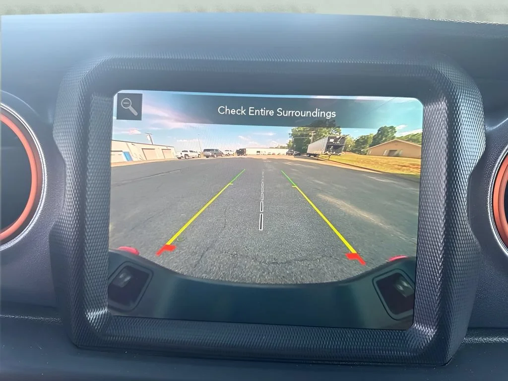 Used 2023  Jeep Mojave image 18