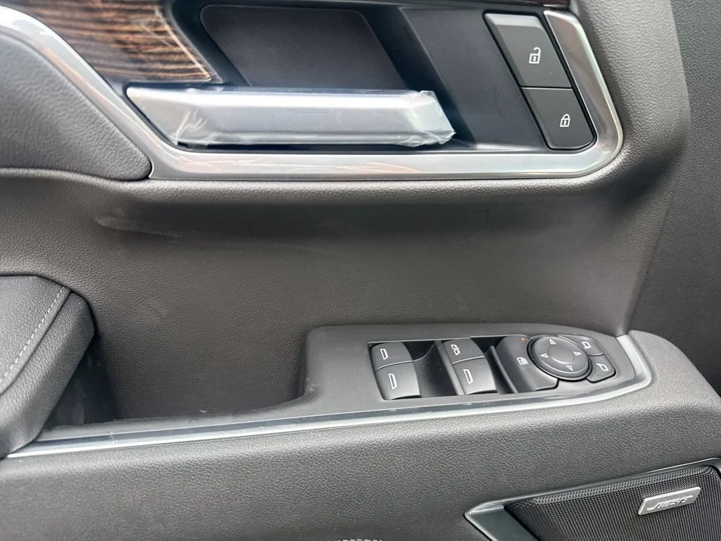 New 2026 Sterling Metallic GMC Elevation image 23