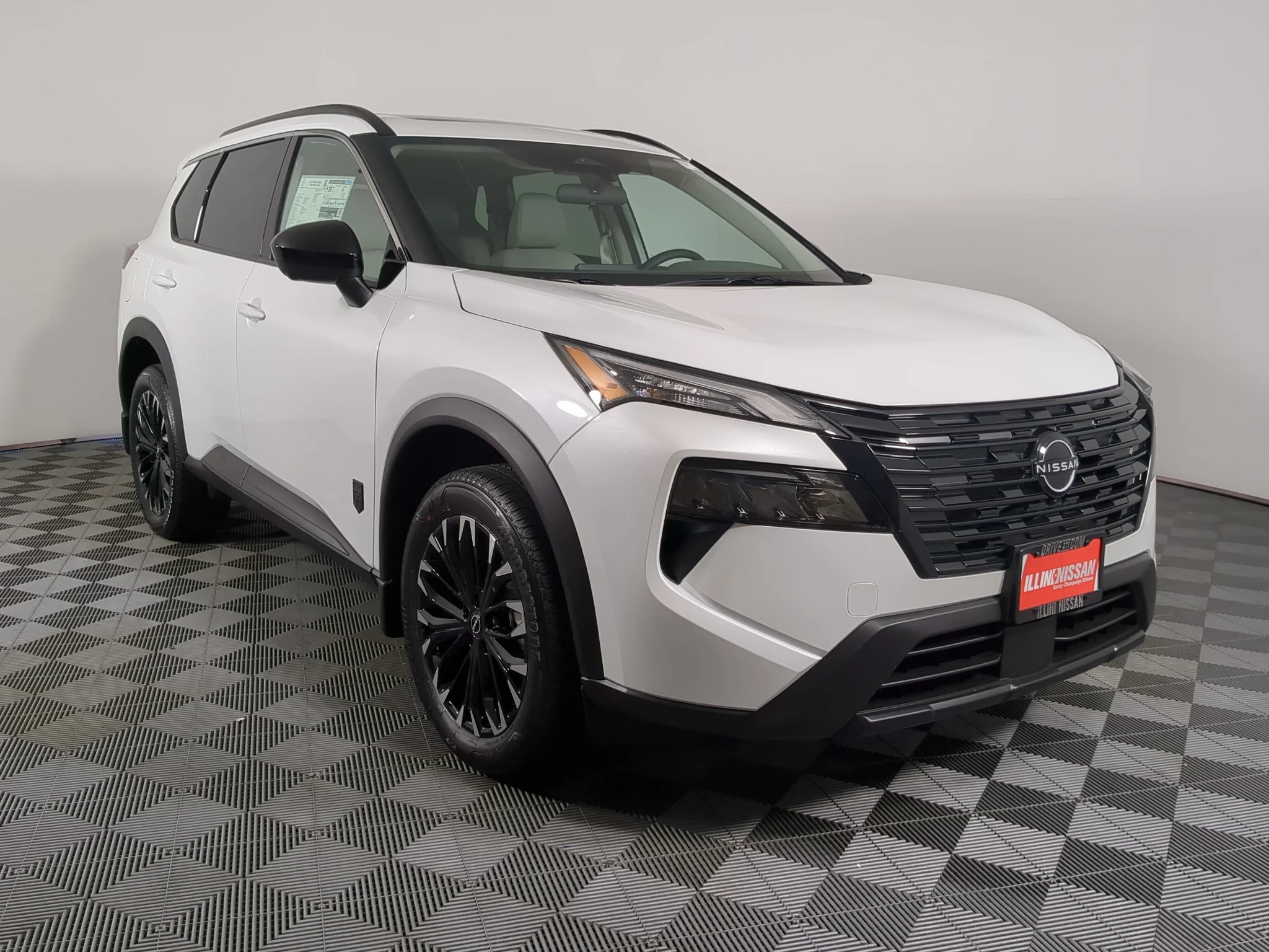 New 2027 Everest White Pearl Tricoat Nissan SV image 1