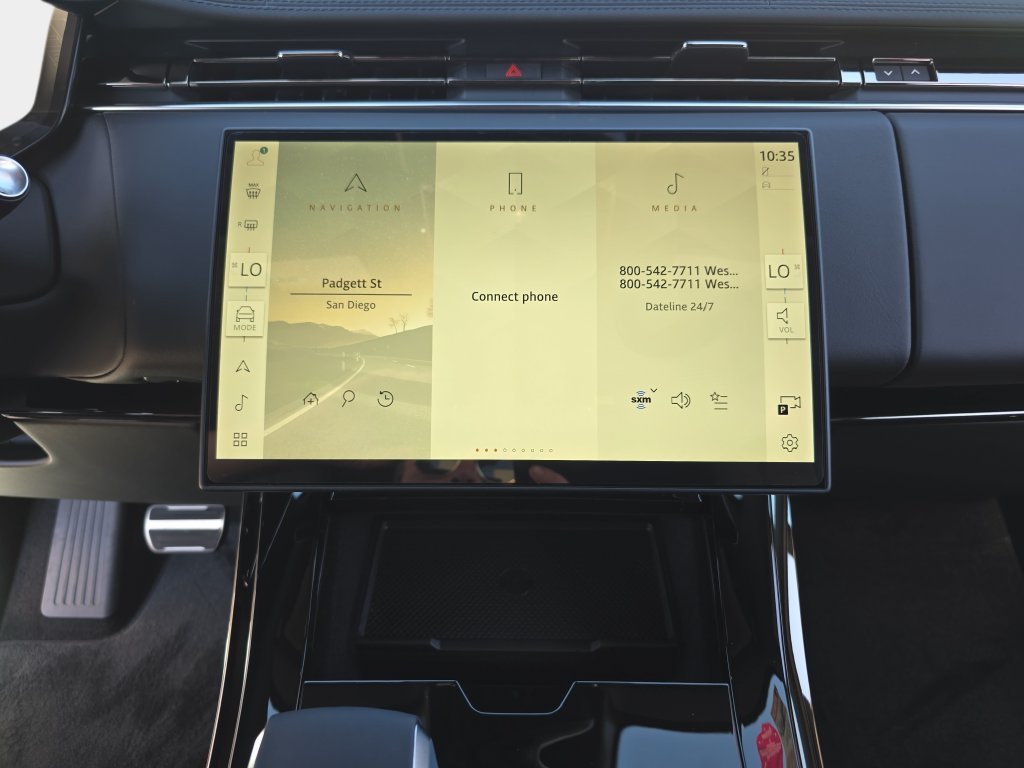 New 2027 Santorini Black LAND ROVER Dynamic SE P400 image 21