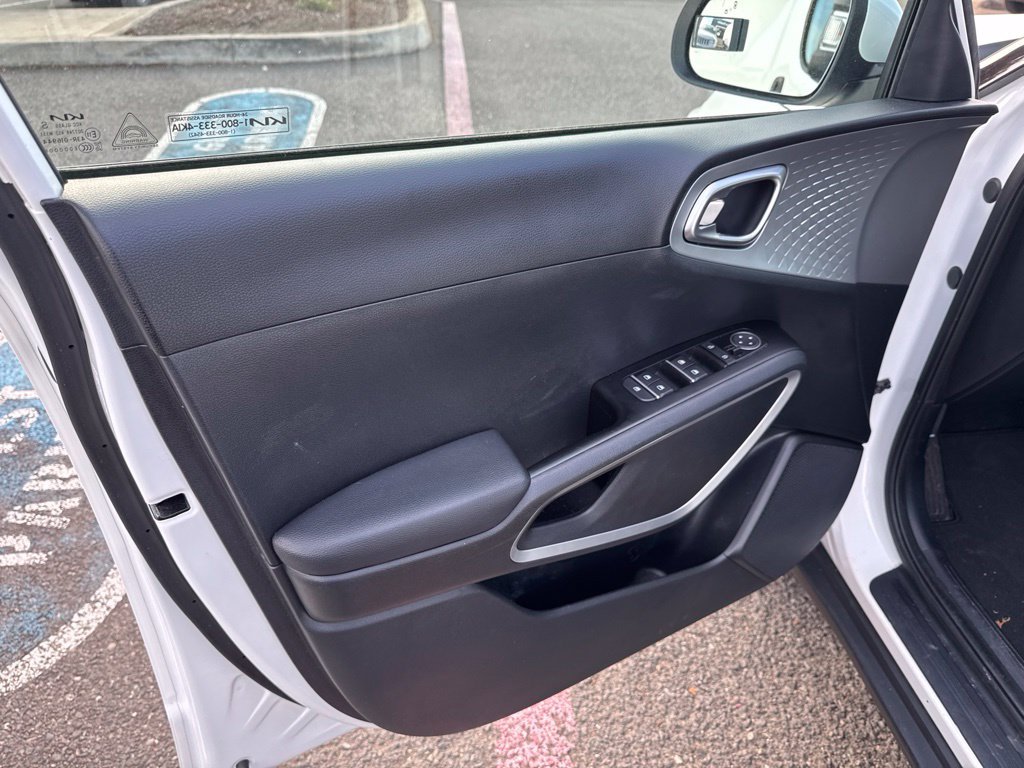 Used 2022 Snow White Pearl Kia LX image 5