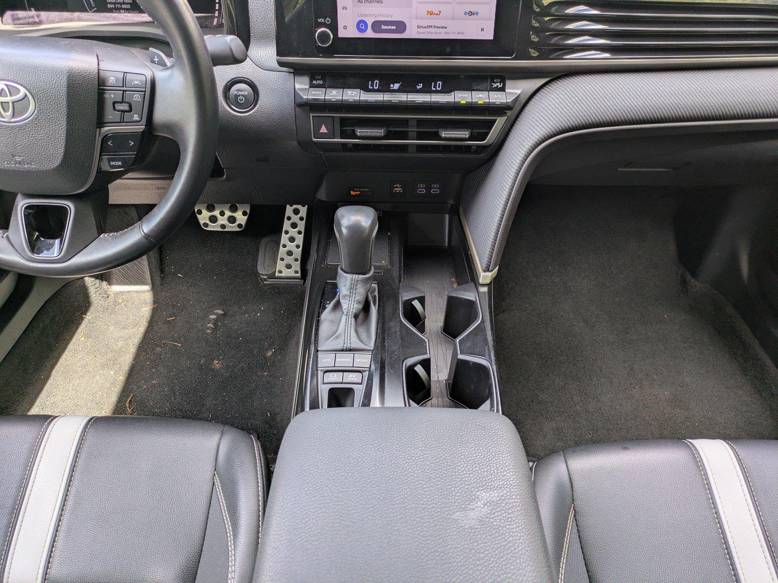 Used 2025  Toyota SE image 18