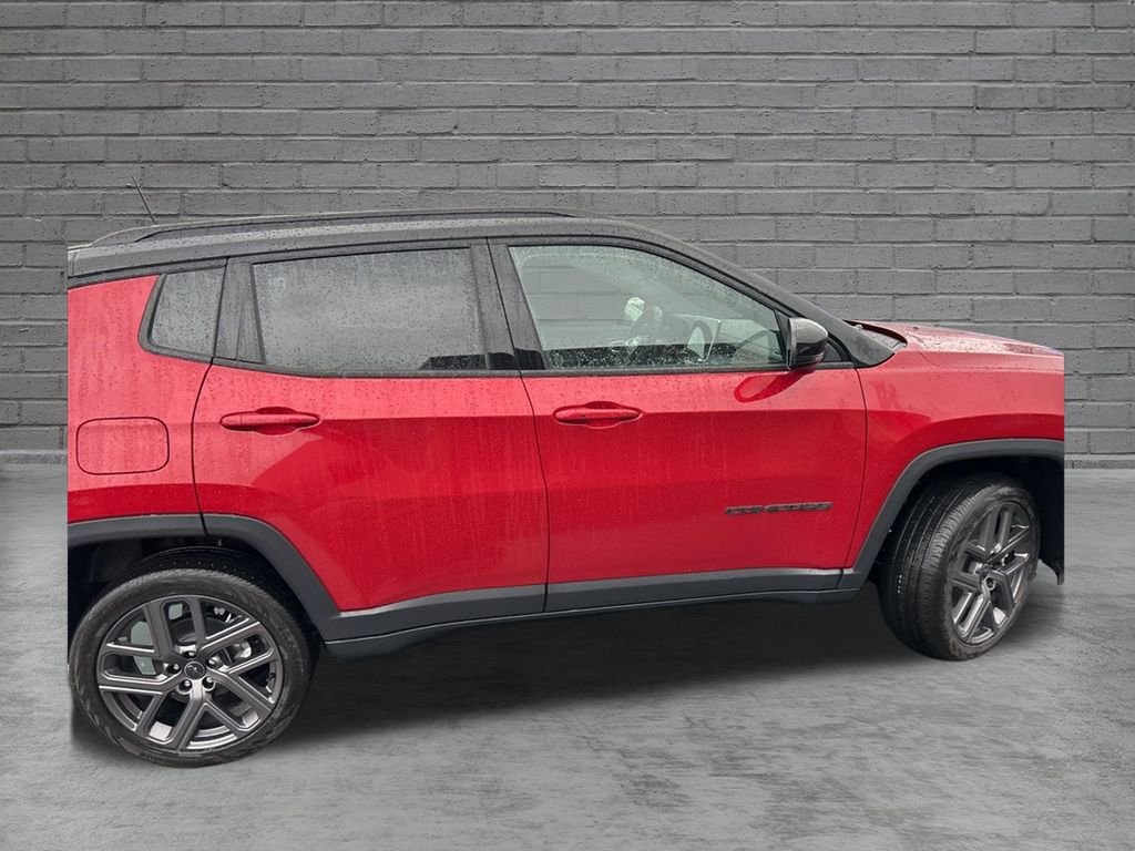 New 2026 Red Hot Pearl-Coat Exterior Paint Jeep Limited image 9