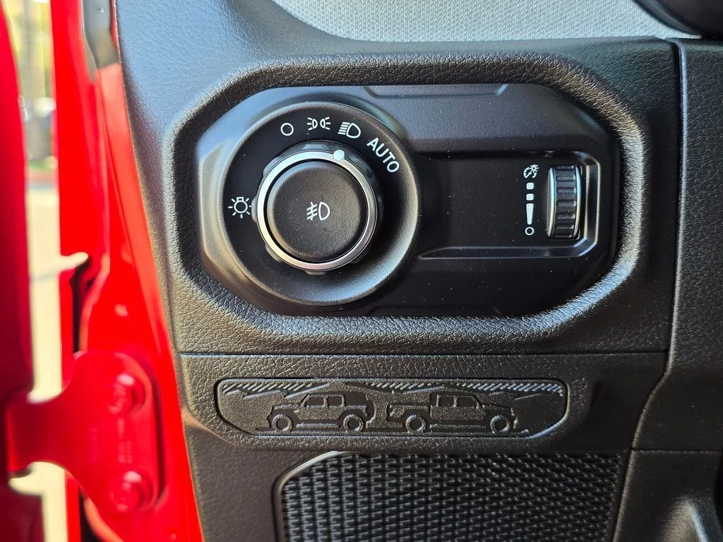 Used 2025 Red Jeep Sport S image 39