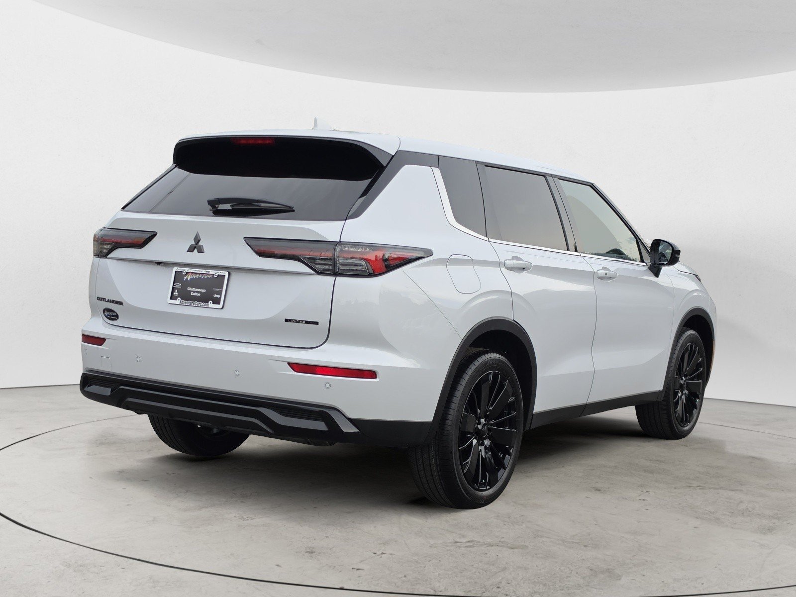New 2026 White Diamond Mitsubishi LE 1.5T 2WD image 3
