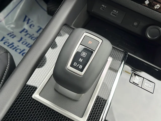 Used 2025 White Mitsubishi SEL Black Edition image 21