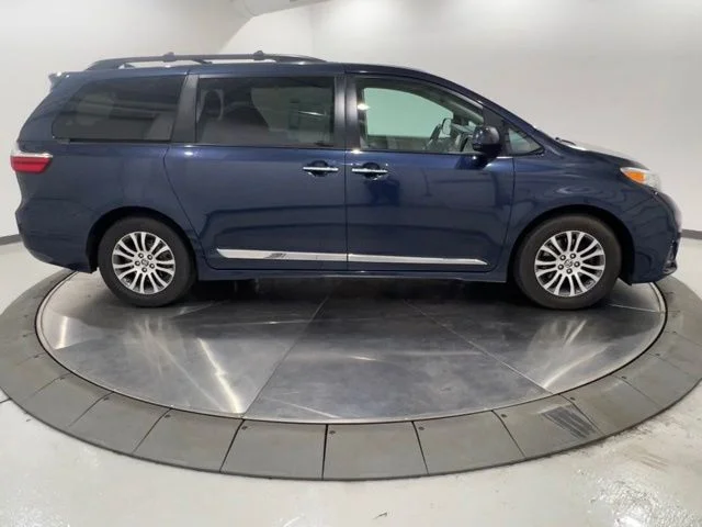 2019 Toyota Sienna XLE - Photo 6