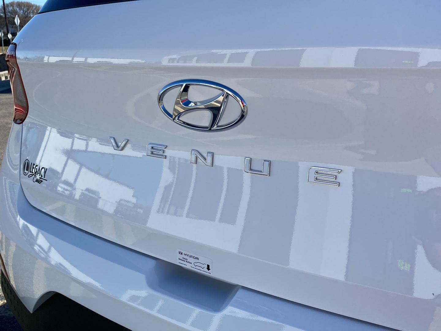 2026 Hyundai Venue SEL - Photo 16