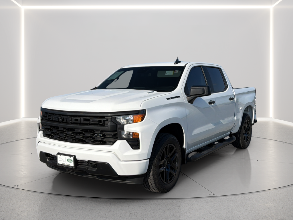 Used 2024 White Chevrolet Custom image 9