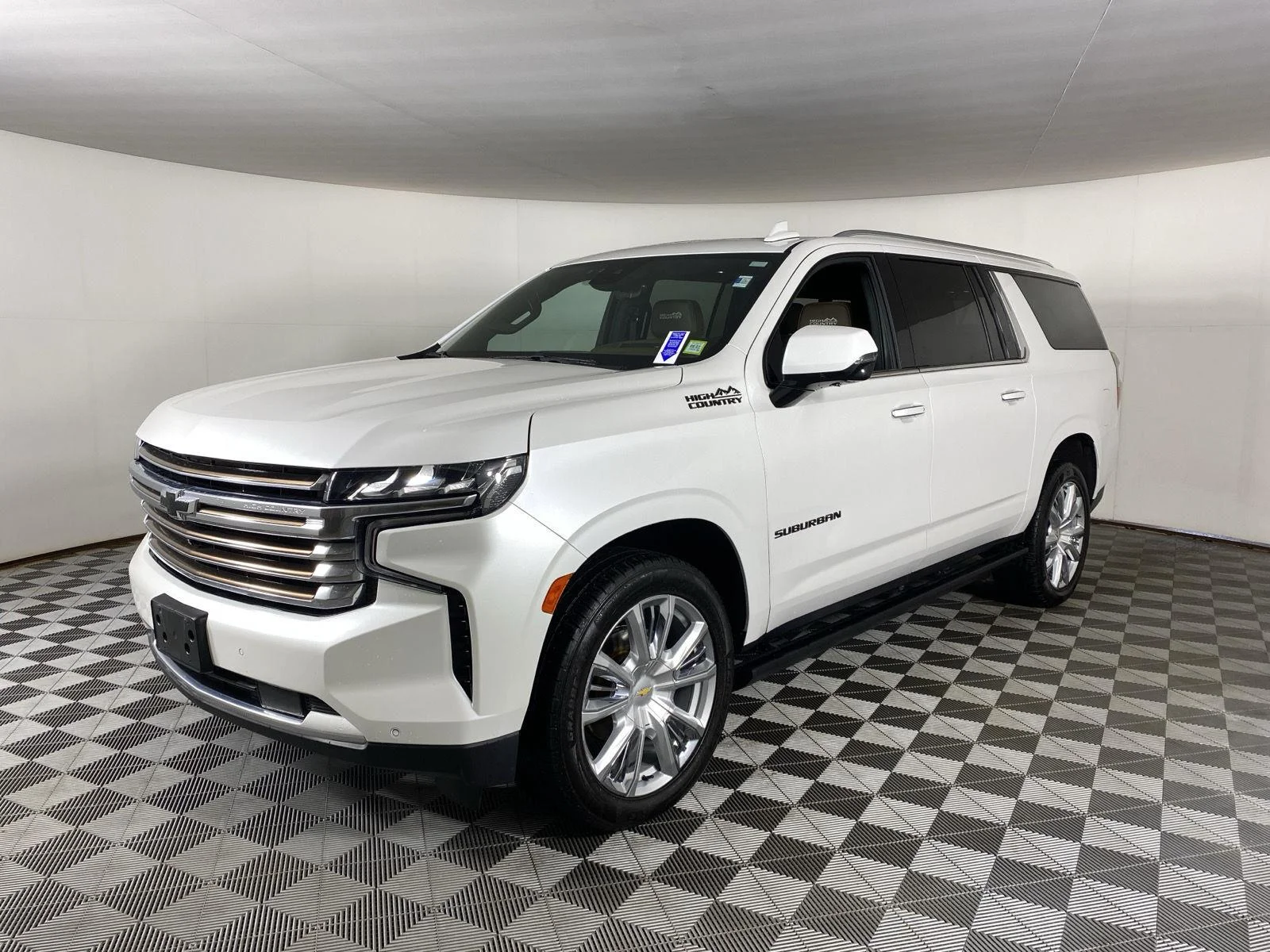Used 2023 IRIDESCENT PEARL TRICOAT Chevrolet High Country image 3