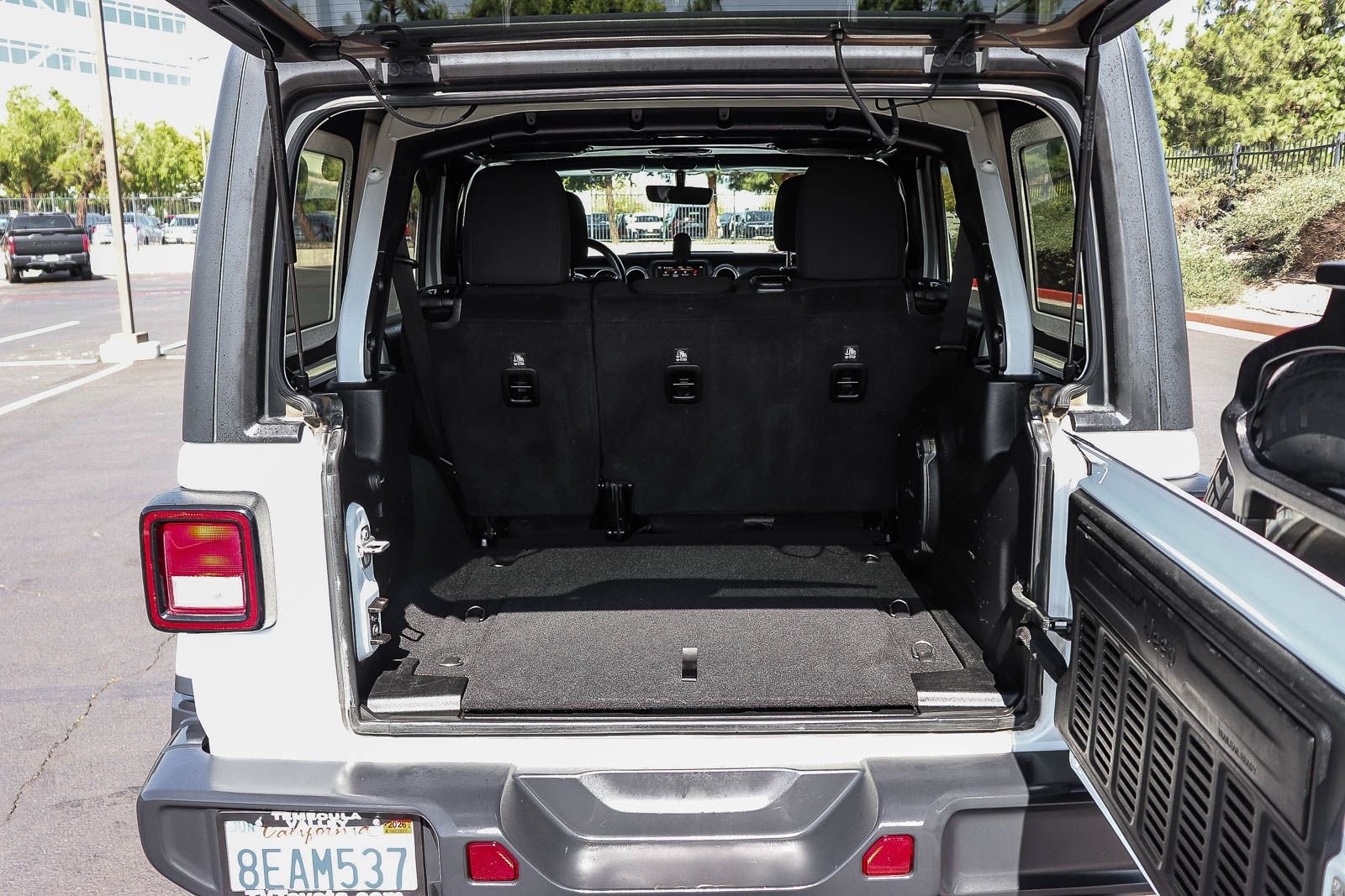Used 2018 Bright White Clearcoat Jeep Unlimited Sahara image 32