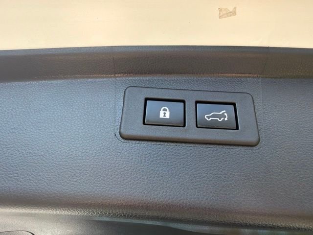 Used 2022 White Subaru Limited image 10