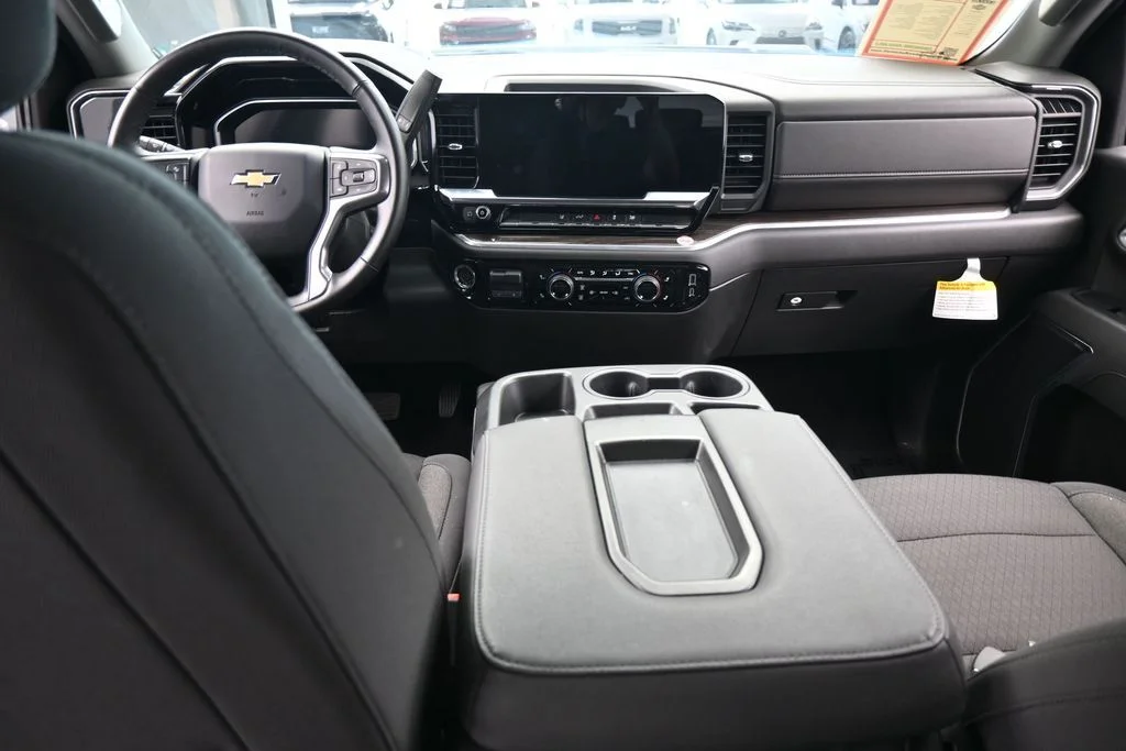 Used 2025 Summit White Chevrolet LT image 39