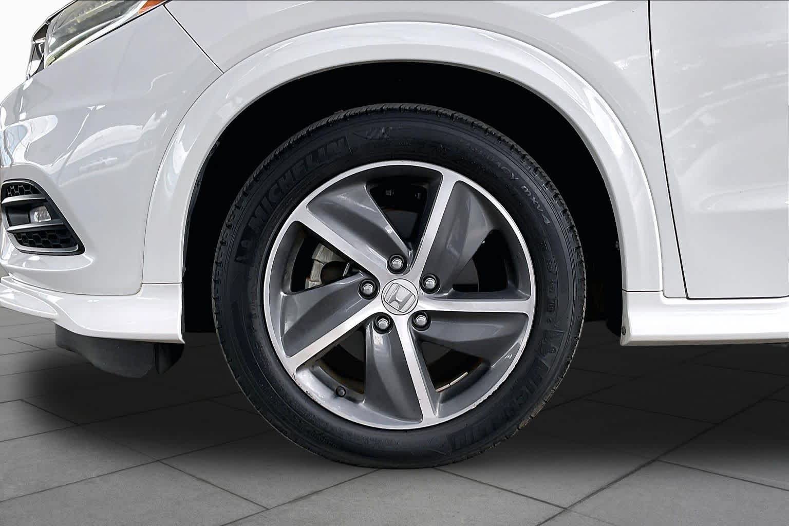 Used 2019 Platinum White Pearl Honda Touring image 11