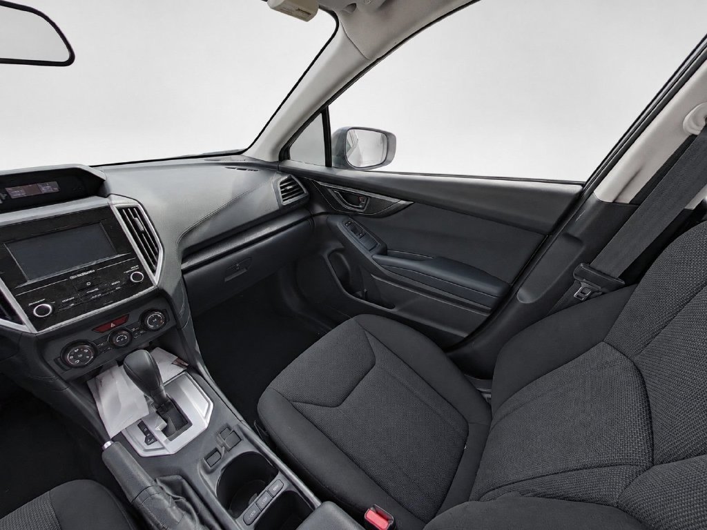 Used 2019 Silver Subaru 2.0i image 12