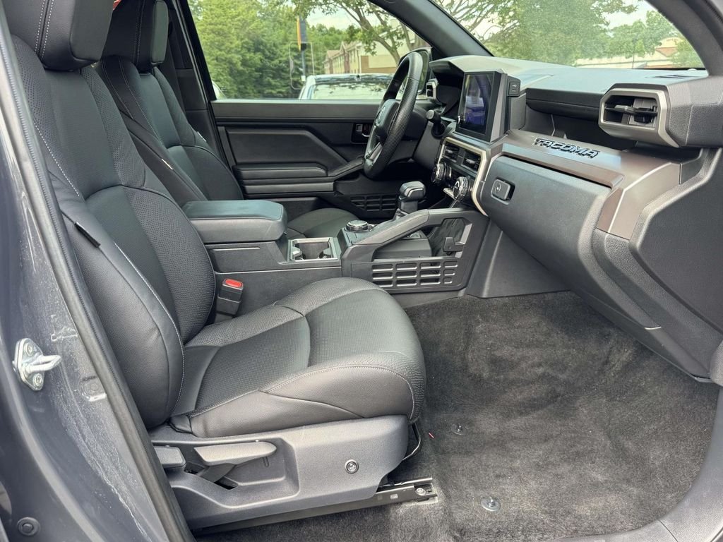 Used 2025  Toyota SR5 image 14