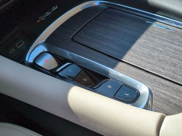 Used 2023 White Buick Avenir image 20