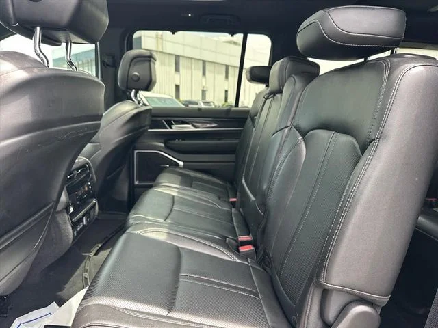 Used 2023 Black Jeep Base image 17
