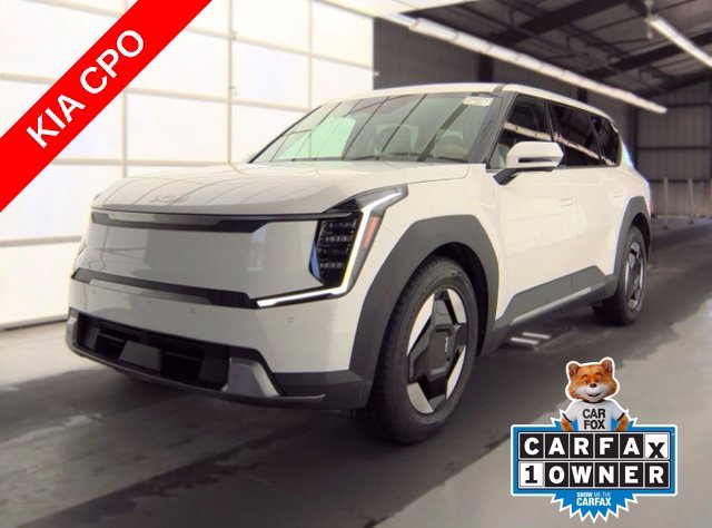 Used 2024 Snow White Pearl Kia Light Long Range image 1