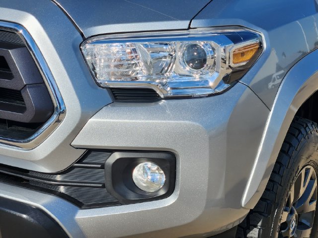 Used 2022 Silver Toyota SR5 image 16