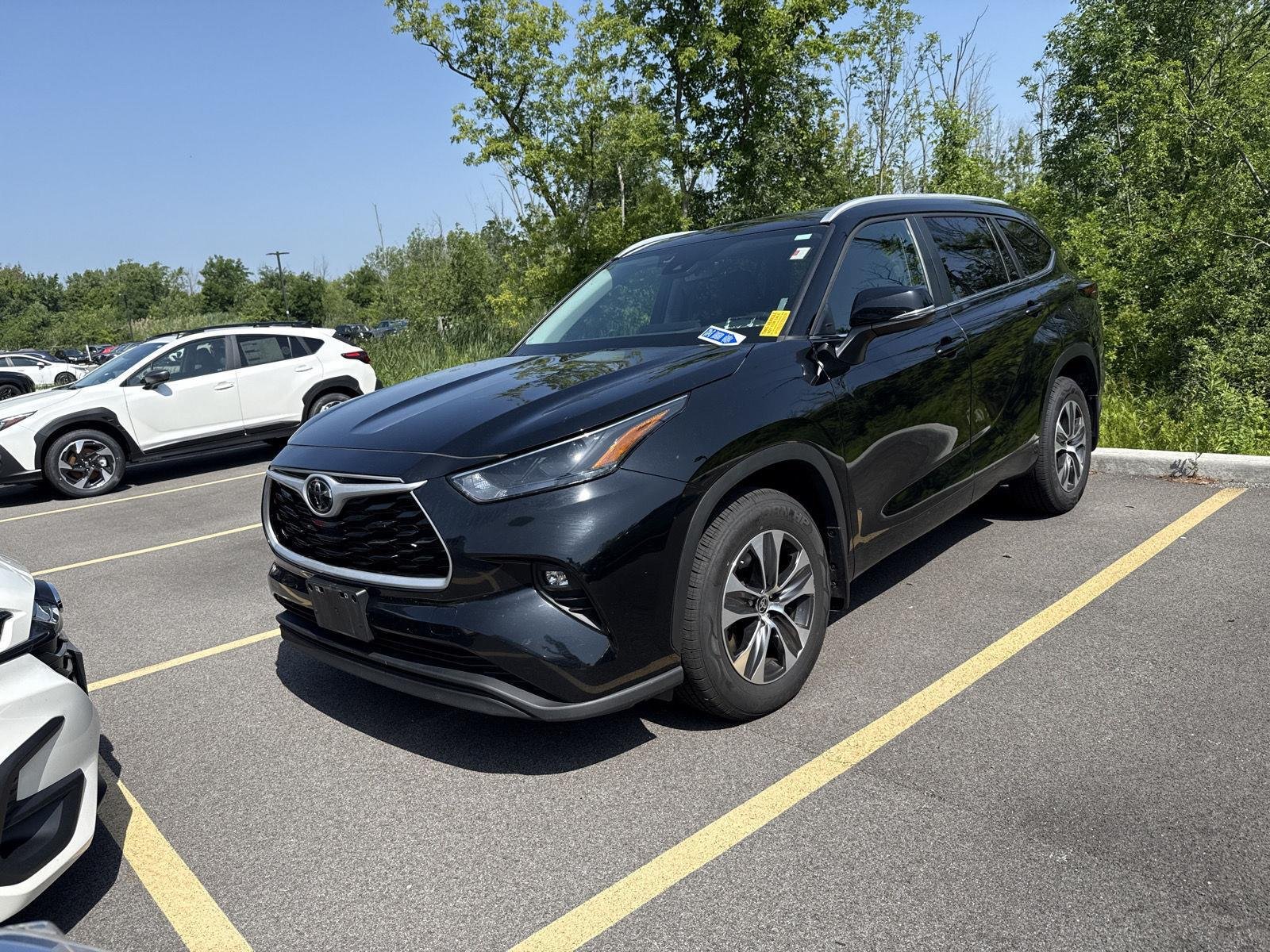 Used 2024 Midnight Black Metallic Toyota XLE image 4