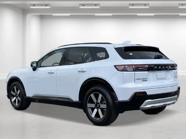 New 2026 Frostline White Pearl Honda Touring image 2
