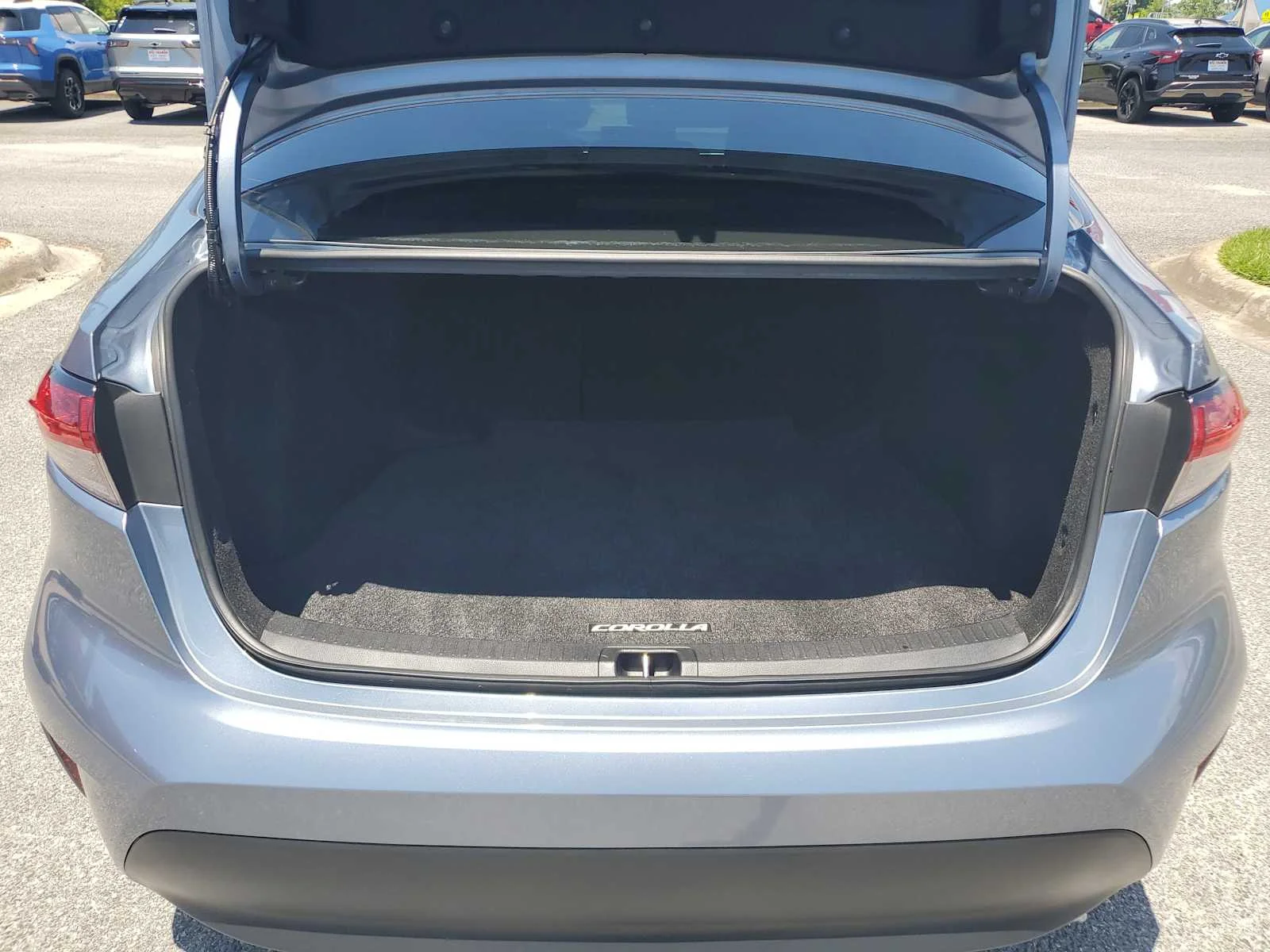 Used 2024  Toyota LE image 5