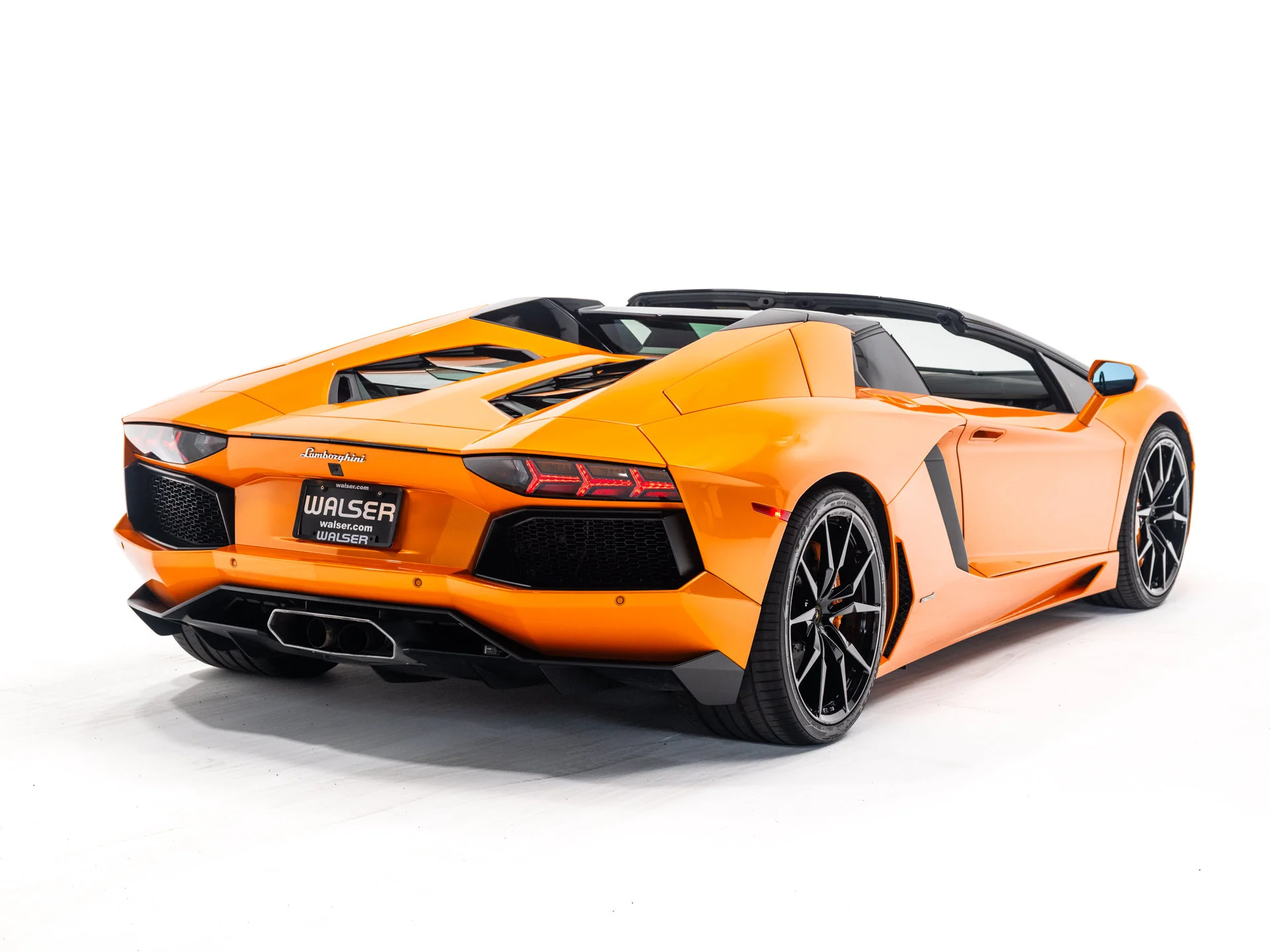 Used 2016 Arancio Atlas Pearl Effect Lamborghini LP700-4 image 6